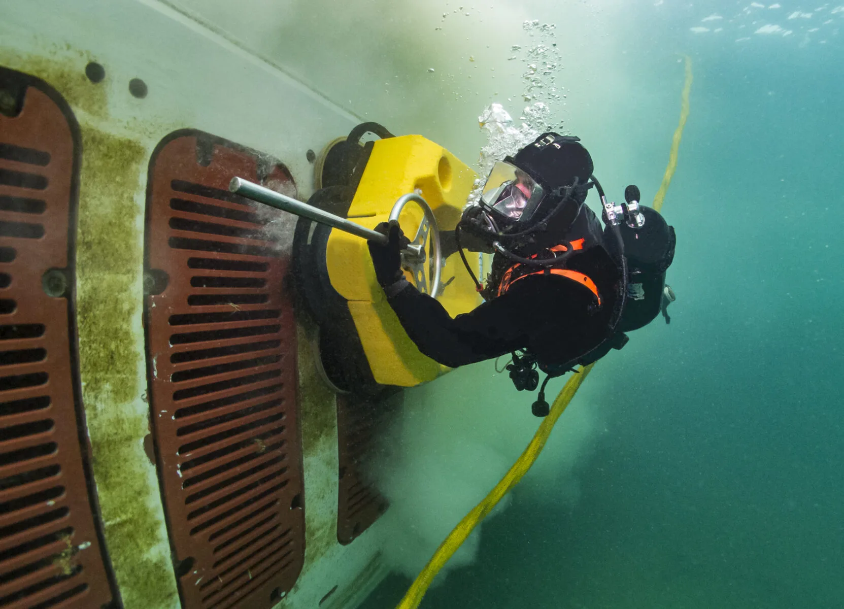 Underwater-Hull-Cleaning